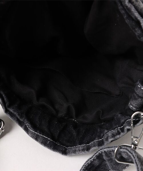 Mignonjour（ミニョンジュール）の「Mignonjour/デニム巾着バッグ M2720（ハンドバッグ・レディース・ライトブルー/ブラック/ブルー・FREE）」の4枚目の写真