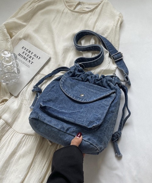 Mignonjour（ミニョンジュール）の「Mignonjour/デニム巾着バッグ M2720（ハンドバッグ・レディース・ライトブルー/ブラック/ブルー・FREE）」の6枚目の写真