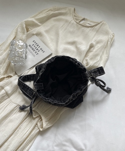 Mignonjour（ミニョンジュール）の「Mignonjour/デニム巾着バッグ M2720（ハンドバッグ・レディース・ライトブルー/ブラック/ブルー・FREE）」の10枚目の写真