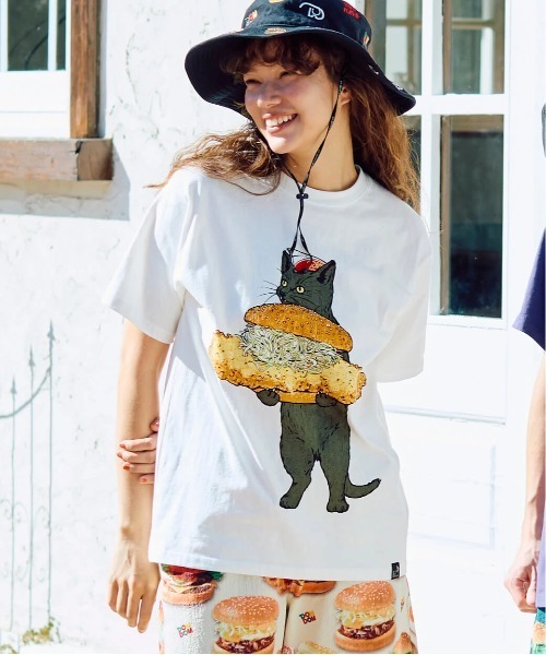 go slow caravan（ゴースローキャラバン）の「DOMDOM × gsc びたびたバターフィッシュ猫TEE（Tシャツ/カットソー・メンズ・ブルー/ホワイト・X-LARGE/LARGE/MEDIUM）」の9枚目の写真