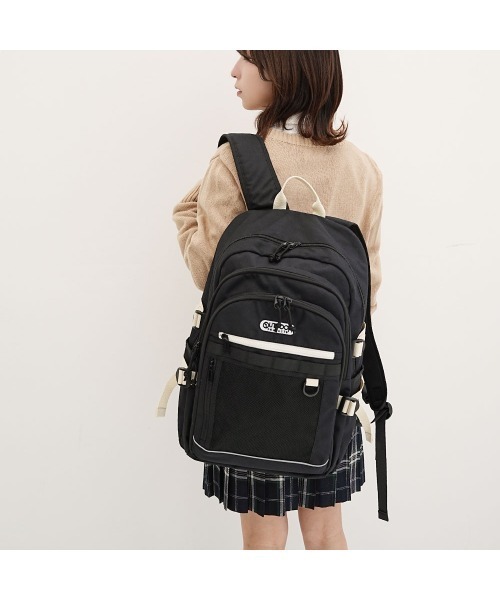 OUTDOOR PRODUCTS(アウトドアプロダクツ)の「アウトドア【OUTDOOR】バックパック 30L(バックパック/リュック・レディース・ブラック/ブラック×ホワイト/ライトグレー/レッド・フリ-)」の3枚目の写真