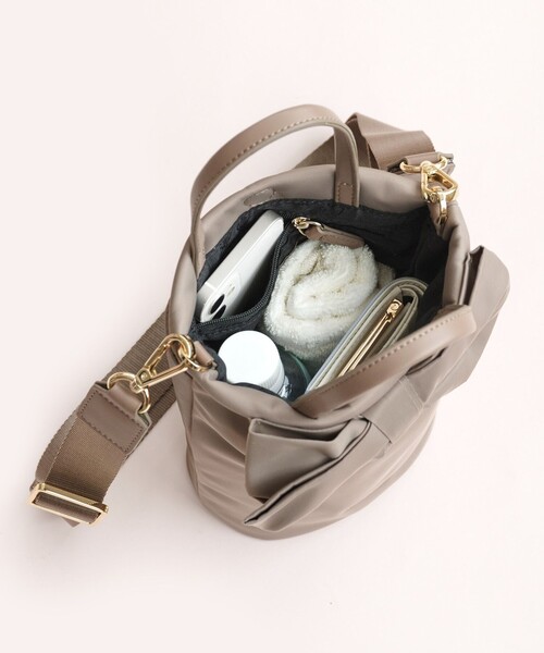 TOCCA(トッカ)の「RIBBON KNOT NYLON MULTI BAG ナイロンマルチバッグ(バックパック/リュック・レディース・レッド系/ベージュ系/ブラック系/ネイビー系/ライトグレー系・F)」の21枚目の写真