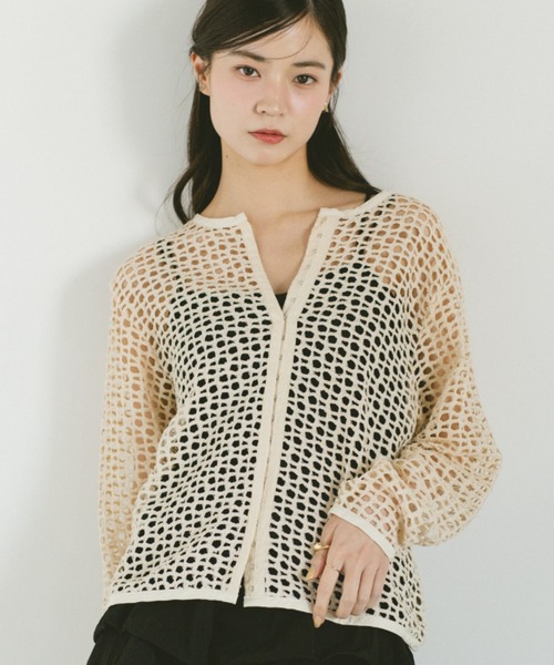 VANNIE U(ヴァニーユー)の「ホックデザインメッシュトップス/カーディガン/前後2WAY(カーディガン/ボレロ・レディース・ブラック/アイボリー・FREE)」の4枚目の写真