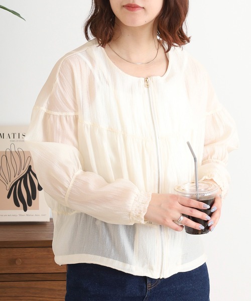 Anna Nicola(アンナニコラ)の「Anna Nicola ギャザーデザインシアーブルゾン 長袖(ブルゾン・レディース・ライトグリーン/ベージュ/ネイビー・38)」の6枚目の写真