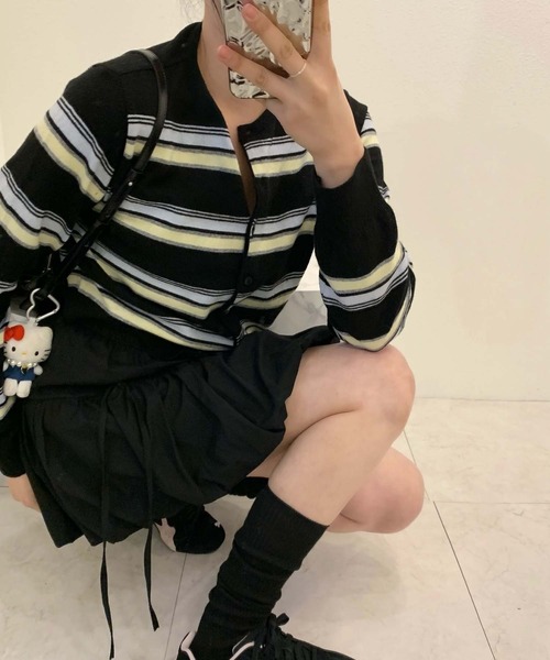 LAFFMO（ラフモ）の「ランダムマルチボーダーニットカーディガン（カーディガン/ボレロ・レディース・ブラック/グレー/ベージュ・F）」の8枚目の写真