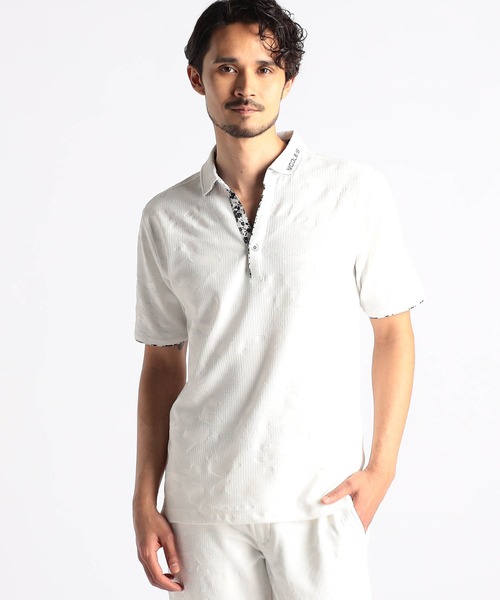 NICOLE CLUB FOR MEN(ニコルクラブフォーメン)の「【25モデルEC限定再販売】エンボスクラック柄スキッパーポロシャツ(ポロシャツ・メンズ・ブラック系1/ブラック系2/ホワイト系1/ホワイト系2・MEDIUM/LARGE/X-LARGE/XX-LARGE)」の1枚目の写真
