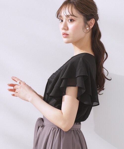 couture brooch（クチュールブローチ）の「【大人可愛い・華やか】ダブルフリル袖ペプラムブラウス（シャツ/ブラウス・レディース・ブラック/ベビーピンク/オフホワイト・38/42/36）」の21枚目の写真