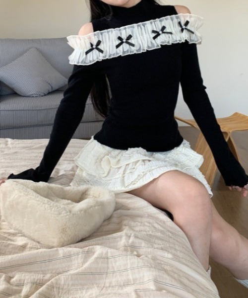 Dormiir(ドルミール)の「【Dormiir】オープンショルダーフリルリボントップス(Tシャツ/カットソー・レディース・アイボリー/ブラック/グレー・FREE)」の10枚目の写真