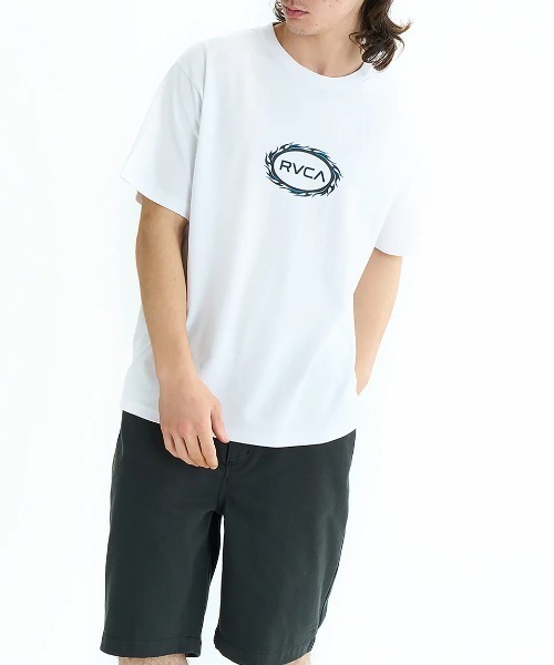 RVCA（ルーカ）の「RVCA メンズ TRIBAL SPIN SS Tシャツ 【2025年夏モデル】/ルーカ半袖ロゴTシャツ（Tシャツ/カットソー・メンズ・ホワイト/ライトブルー/ブラック/クリーム・SMALL/MEDIUM/LARGE/X-LARGE）」の2枚目の写真