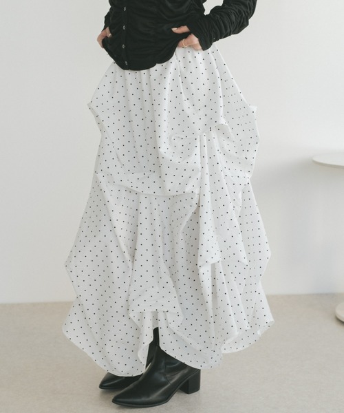 VANNIE U（ヴァニーユー）の「タックデザインスカート/SMサイズ展開（スカート・レディース・アイボリー/ブラック/グレー/ブラック系その他/ホワイト系その他・S/M）」の3枚目の写真