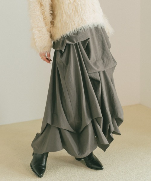 VANNIE U（ヴァニーユー）の「タックデザインスカート/SMサイズ展開（スカート・レディース・アイボリー/ブラック/グレー/ブラック系その他/ホワイト系その他・S/M）」の5枚目の写真