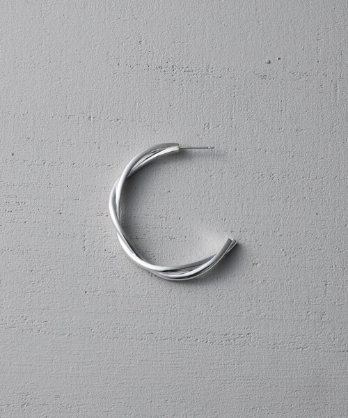 and cloud(アンドクラウド)の「Ink Spiral Pierce / Single(ピアス(片耳用)・レディース・シルバー・FREE)」の3枚目の写真