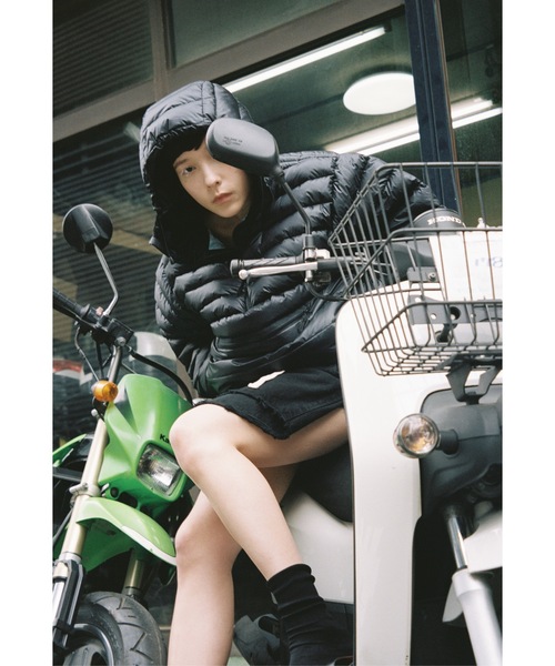 HOLIDAY(ホリデイ)の「PACKABLE DOWN ANORAK パッカブルダウンアノラック(ダウンジャケット/コート・レディース・ブラック・ONE SIZE)」の13枚目の写真