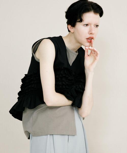 LAATO(ラート)の「frill no sleeve blouse(シャツ/ブラウス・レディース・オフホワイト/ブラック・FREE)」の1枚目の写真