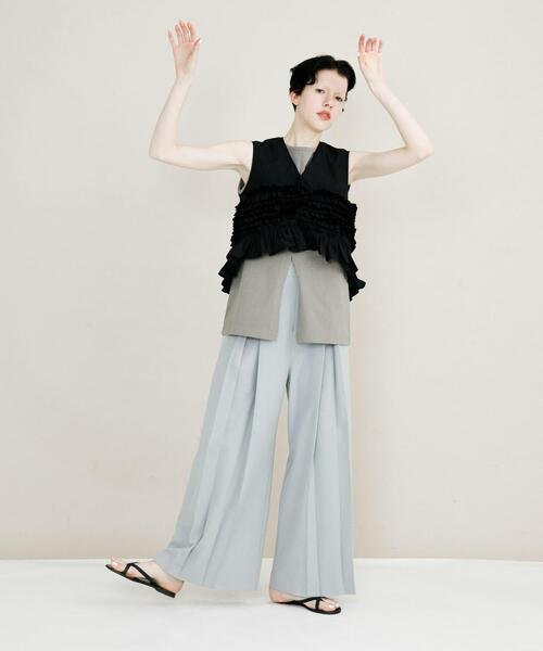 LAATO(ラート)の「frill no sleeve blouse(シャツ/ブラウス・レディース・オフホワイト/ブラック・FREE)」の8枚目の写真