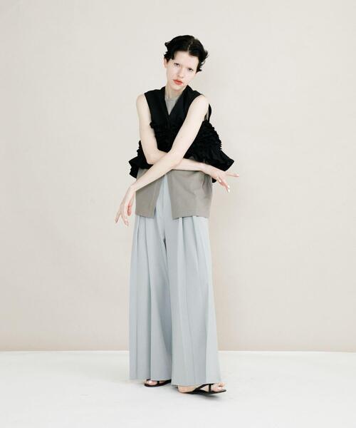 LAATO(ラート)の「frill no sleeve blouse(シャツ/ブラウス・レディース・オフホワイト/ブラック・FREE)」の11枚目の写真