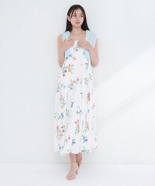 natural couture(ナチュラルクチュール)の「ガーデンフラワー柄フレアキャミワンピース(ワンピース・レディース・ピンク/ブラック/オフホワイト・FREE)」の5枚目の写真