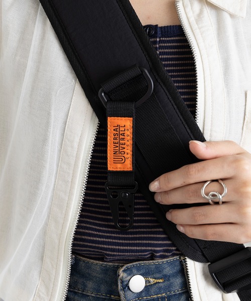 UNIVERSAL OVERALL（ユニバーサルオーバーオール）の「【UNIVERSAL OVERALL】別注ワンショルダーバッグ（ショルダーバッグ・レディース・カーキ/ブラック・FREE）」の6枚目の写真