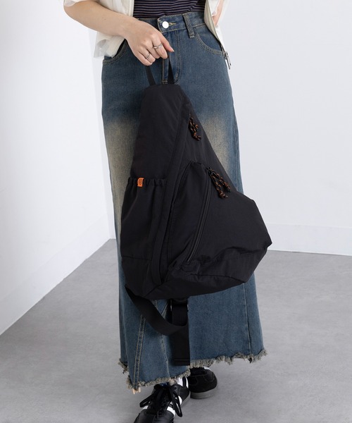 UNIVERSAL OVERALL（ユニバーサルオーバーオール）の「【UNIVERSAL OVERALL】別注ワンショルダーバッグ（ショルダーバッグ・レディース・カーキ/ブラック・FREE）」の5枚目の写真
