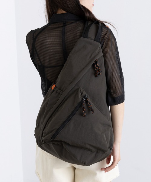 UNIVERSAL OVERALL（ユニバーサルオーバーオール）の「【UNIVERSAL OVERALL】別注ワンショルダーバッグ（ショルダーバッグ・レディース・カーキ/ブラック・FREE）」の11枚目の写真