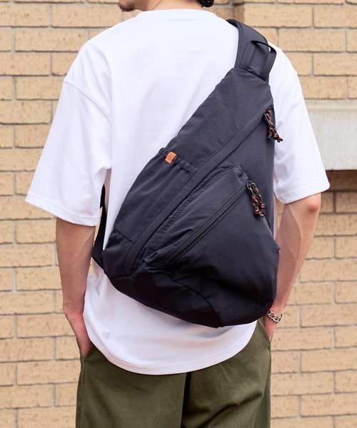 UNIVERSAL OVERALL（ユニバーサルオーバーオール）の「【UNIVERSAL OVERALL】別注ワンショルダーバッグ（ショルダーバッグ・レディース・カーキ/ブラック・FREE）」の15枚目の写真