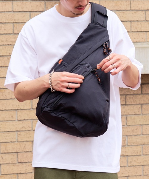 UNIVERSAL OVERALL（ユニバーサルオーバーオール）の「【UNIVERSAL OVERALL】別注ワンショルダーバッグ（ショルダーバッグ・レディース・カーキ/ブラック・FREE）」の16枚目の写真