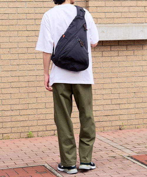 UNIVERSAL OVERALL（ユニバーサルオーバーオール）の「【UNIVERSAL OVERALL】別注ワンショルダーバッグ（ショルダーバッグ・レディース・カーキ/ブラック・FREE）」の19枚目の写真