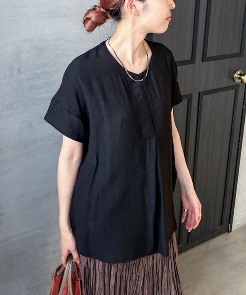 LAUTREAMONT(ロートレアモン)の「【WEB限定】スラブクロスVネックブラウス ≪手洗い可能≫(シャツ/ブラウス・レディース・ブラウン/ブラック・9号)」の2枚目の写真
