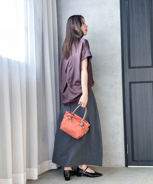 LAUTREAMONT(ロートレアモン)の「【WEB限定】スラブクロスVネックブラウス ≪手洗い可能≫(シャツ/ブラウス・レディース・ブラウン/ブラック・9号)」の4枚目の写真