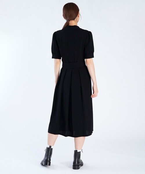 agnes b.(アニエスベー)の「ブラック トリアセテート クレープ オープンカラー 半袖 ワンピース "Marilor"(ワンピース・レディース・ブラック・38/36)」の5枚目の写真
