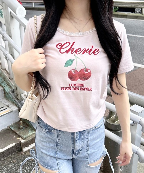 INGNI(イング)の「サイドギャザーレース付チェリーロゴトップス(Tシャツ/カットソー・レディース・ライトピンク/オフホワイト/スミクロ・M)」の1枚目の写真