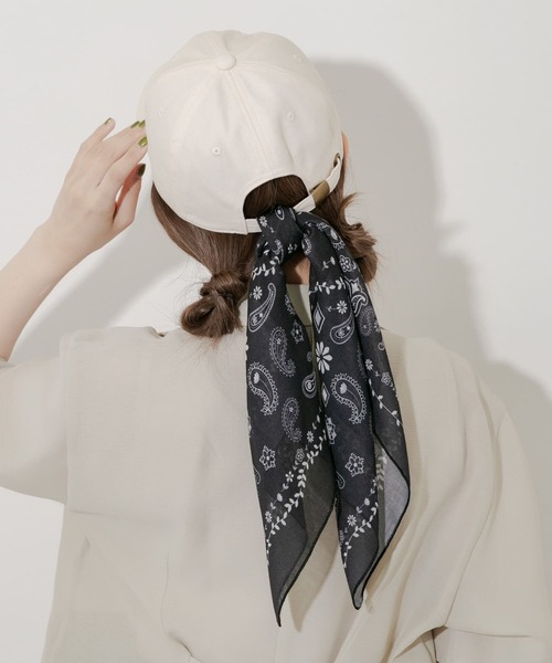 SMELLY（スメリー）の「ペイズリープリントスカーフ（バンダナ/スカーフ・レディース・ホワイト/ブラック・-）」の2枚目の写真