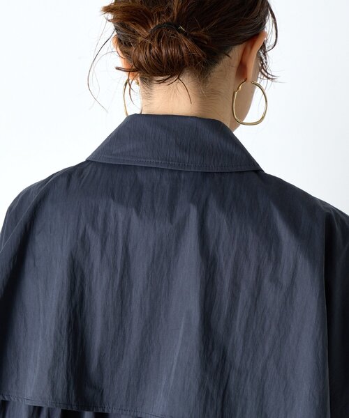 Jena espace merveilleux（ジェナ　エスパスメルヴェイユ）の「バックラッフルテントコート（ステンカラーコート・レディース・ネイビー/ベージュ・FREE）」の14枚目の写真