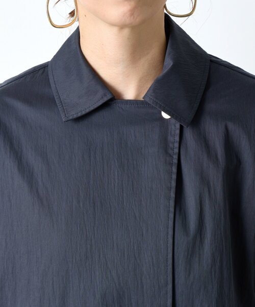 Jena espace merveilleux（ジェナ　エスパスメルヴェイユ）の「バックラッフルテントコート（ステンカラーコート・レディース・ネイビー/ベージュ・FREE）」の17枚目の写真