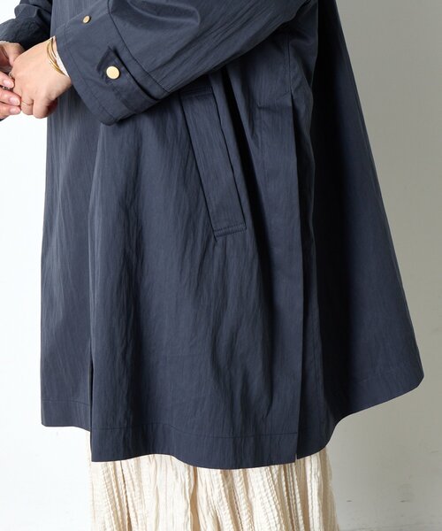 Jena espace merveilleux（ジェナ　エスパスメルヴェイユ）の「バックラッフルテントコート（ステンカラーコート・レディース・ネイビー/ベージュ・FREE）」の19枚目の写真