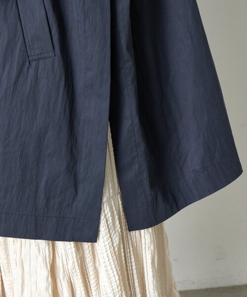 Jena espace merveilleux（ジェナ　エスパスメルヴェイユ）の「バックラッフルテントコート（ステンカラーコート・レディース・ネイビー/ベージュ・FREE）」の20枚目の写真