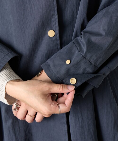 Jena espace merveilleux（ジェナ　エスパスメルヴェイユ）の「バックラッフルテントコート（ステンカラーコート・レディース・ネイビー/ベージュ・FREE）」の22枚目の写真