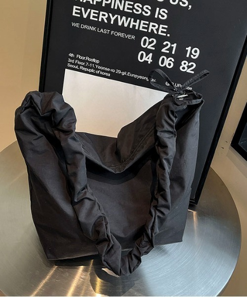 SHEPP（シープ）の「【A4サイズ対応可】【大容量】2WAY ギャザーショルダースクエアバッグ（ショルダーバッグ・レディース・ブルー/ブラック/ホワイト/ピンク/イエロー・F）」の15枚目の写真