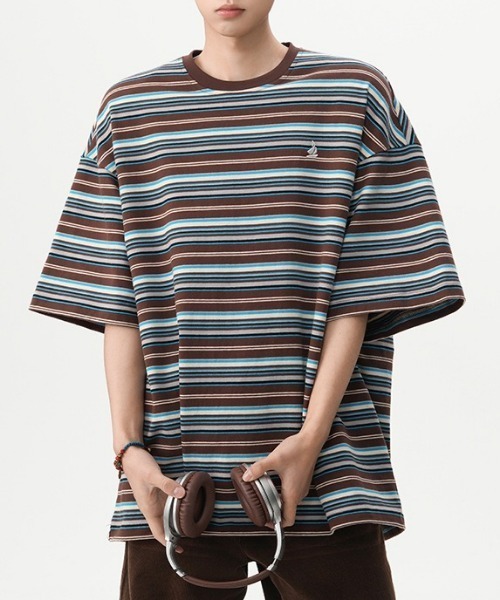 MGV(エムジーヴィー)の「マルチボーダーワンポイントカットソー(Tシャツ/カットソー・メンズ・ブラック/ブラウン・MEDIUM/LARGE/X-LARGE)」の2枚目の写真