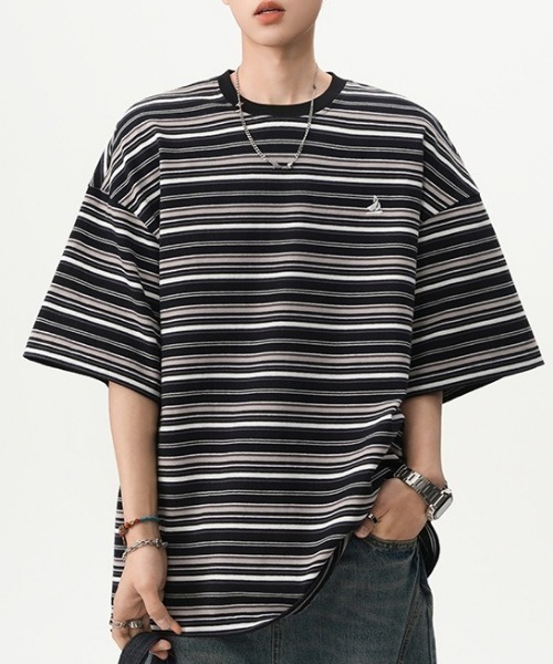 MGV(エムジーヴィー)の「マルチボーダーワンポイントカットソー(Tシャツ/カットソー・メンズ・ブラック/ブラウン・MEDIUM/LARGE/X-LARGE)」の1枚目の写真