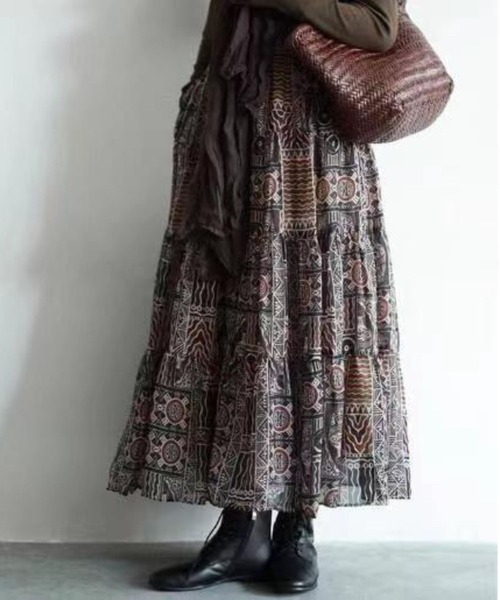 CADBURY(キャドバリー)の「エスニックプリントティアードロングスカート(スカート・レディース・ベージュ・X-LARGE/LARGE/MEDIUM)」の4枚目の写真