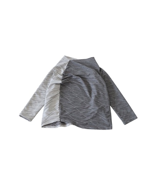 antiqua（アンティカ）の「ウェーブ柄アシンメトリートップス（その他トップス・レディース・ブラック/グレー・ONESIZE）」の3枚目の写真