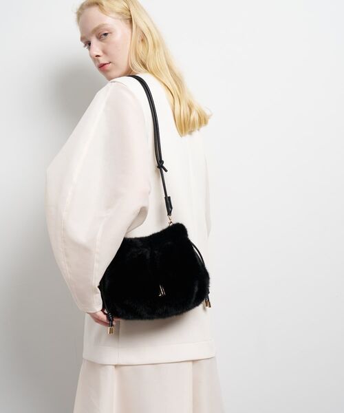 LANVIN en Bleu(ランバンオンブルー)の「カレンデショルダー(ショルダーバッグ・レディース・ブラック/ブラック系その他/シルバー/ベージュ・FREE)」の21枚目の写真