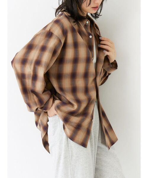 Ungrid(アングリッド)の「ビッグルーズチェックシャツ(シャツ/ブラウス・レディース・ブラウン/ネイビー・FREE)」の4枚目の写真