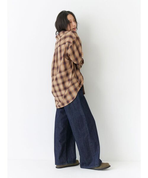 Ungrid(アングリッド)の「ビッグルーズチェックシャツ(シャツ/ブラウス・レディース・ブラウン/ネイビー・FREE)」の14枚目の写真