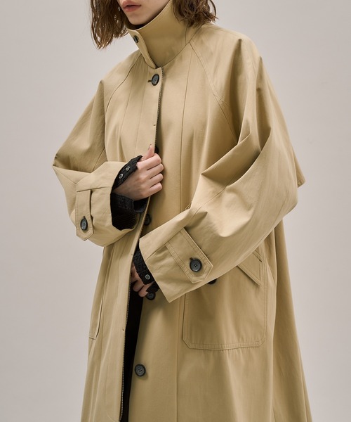 PUBLIC TOKYO（パブリックトウキョウ）の「ストレートラインステンカラーコート（トレンチコート・レディース・ダークグレー/ベージュ・1/2）」の16枚目の写真