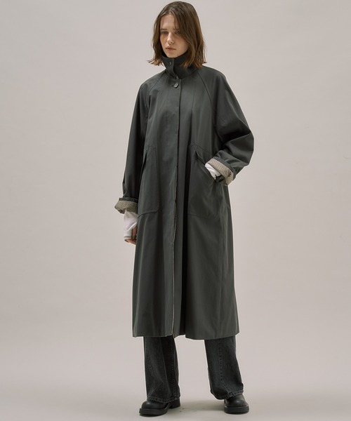 PUBLIC TOKYO（パブリックトウキョウ）の「ストレートラインステンカラーコート（トレンチコート・レディース・ダークグレー/ベージュ・1/2）」の12枚目の写真