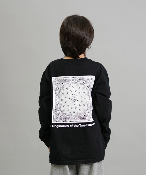 NEW ERA(ニューエラ)の「NEW ERA/ニューエラ YTH LS CT TEE PAISLEY キッズ ロンT 14693878/14693879(Tシャツ/カットソー・キッズ・ホワイト/ブラック・130cm/140cm/150cm/160cm)」の2枚目の写真