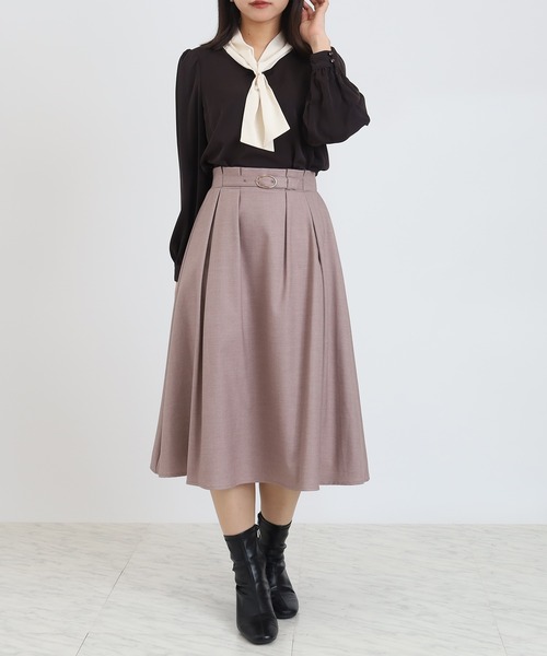 ASTORIA ODIER（アストリアオディール）の「パールチャームボウタイ配色ブラウス（シャツ/ブラウス・レディース・ベージュ/ネイビー/ブラウン/ワイン・SMALL/MEDIUM/LARGE）」の9枚目の写真