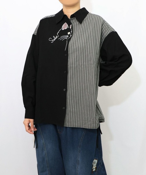 ScoLar(スカラー)の「ScoLar(スカラー) ネコの横顔刺繍 ストライプ切替シャツ(シャツ/ブラウス・レディース・オフホワイト/ブラック・MEDIUM)」の1枚目の写真